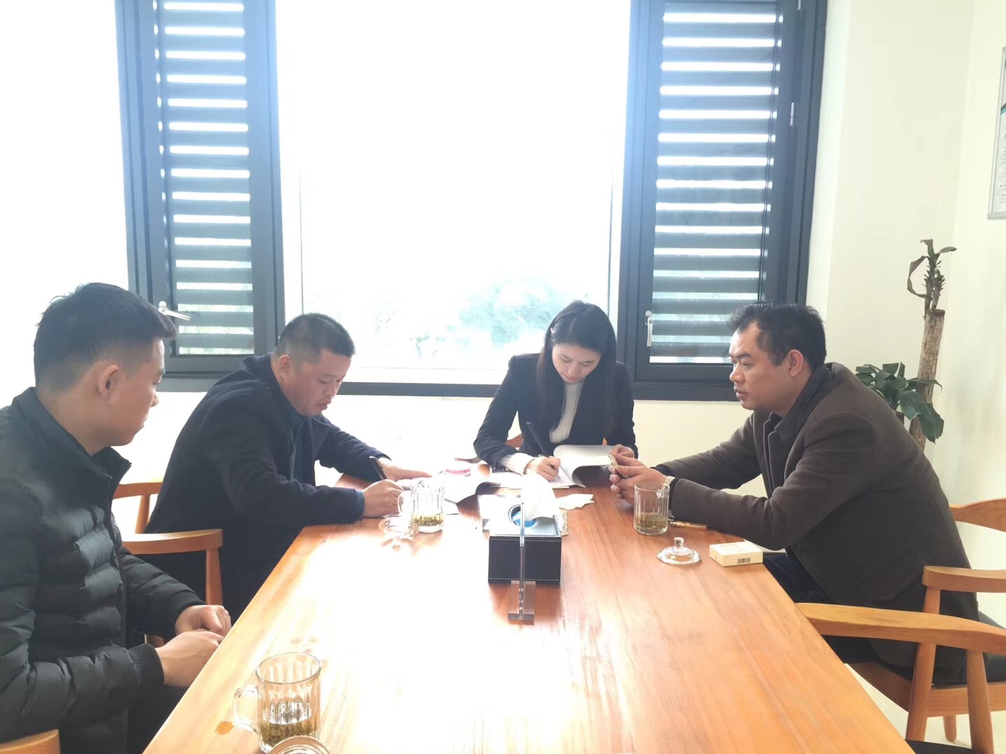 热烈祝贺彭总、刘总签约创绿家汕尾市县级代理！