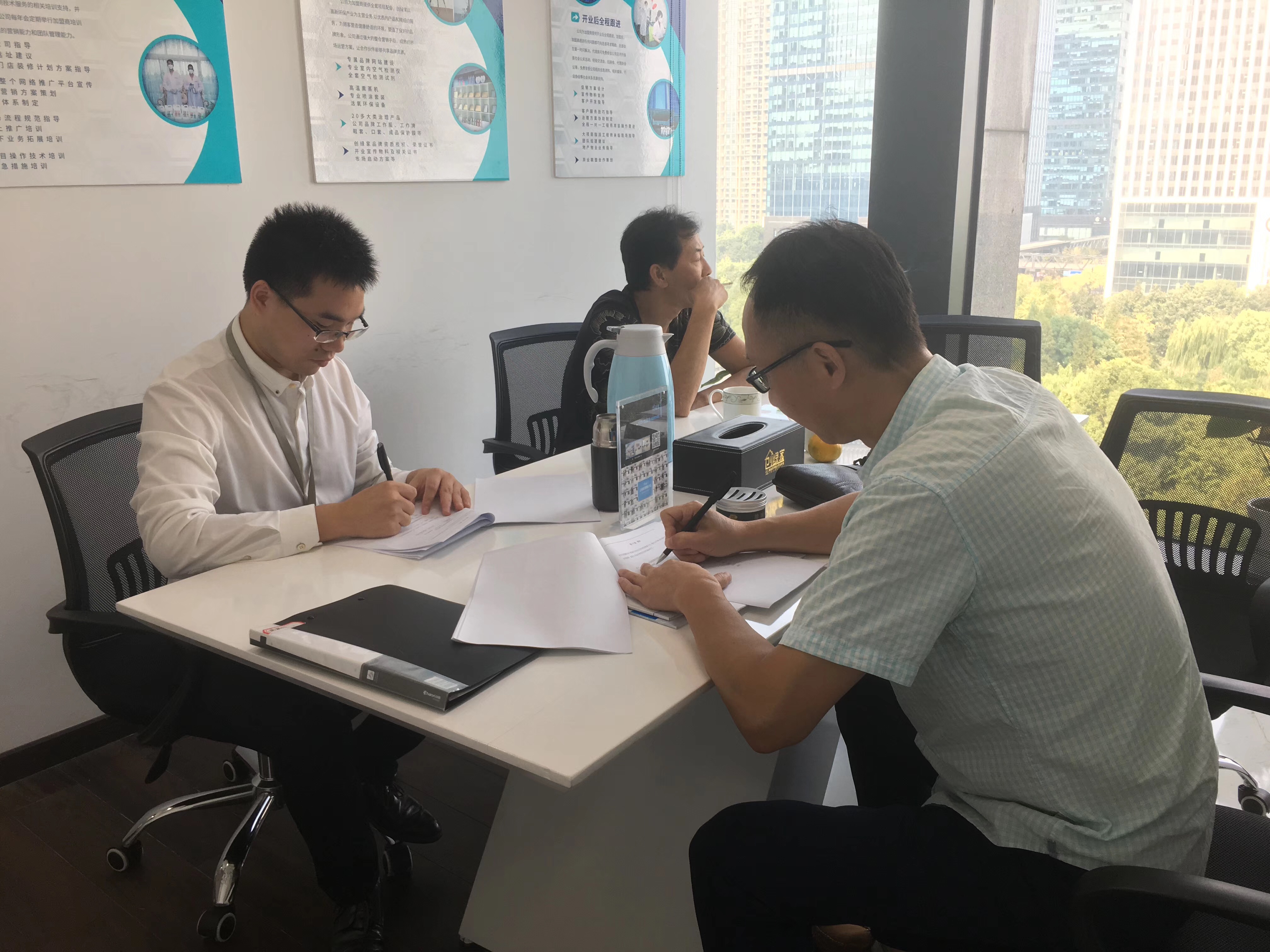 热烈祝贺汪总团队签约创绿家安庆市区级代理！
